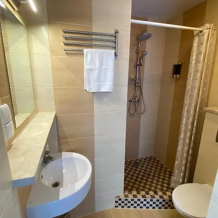 Goscinne Przy Molo Hotel *