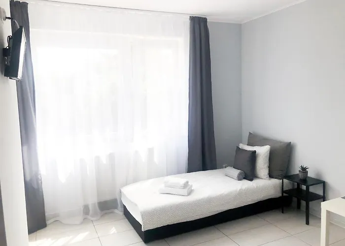 Goscinne Przy Molo Hotel *