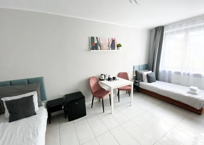 Goscinne Przy Molo Hotel *