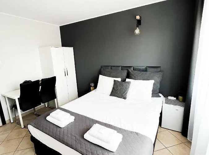 Goscinne Przy Molo Hotel