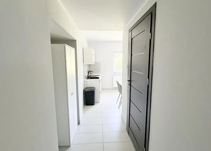 Goscinne Przy Molo Hotel *